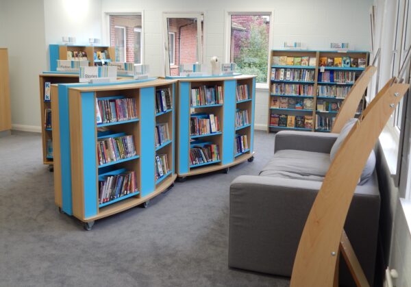Curved bookcase shelving