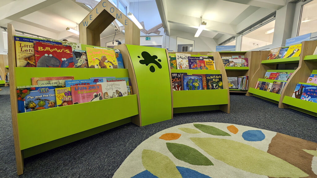 FACE OUT SHELVING IN SCHOOL LIBRARY